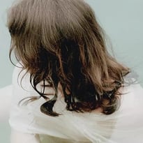 À travers elles