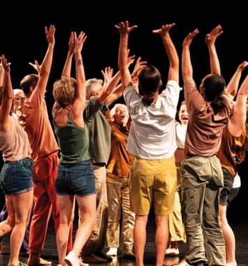 Danser ensemble — Alice Davazoglou