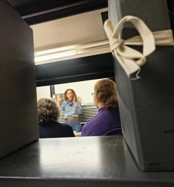 L'envers du décor – visite guidée du bâtiment en LSF