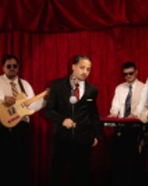 Théo Juice and The Sexy Music Live Band