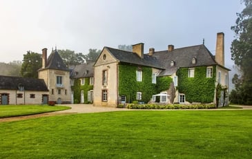 Venez découvrir comment le Château de la Villedubois résiste depuis des centaines d'années, se ravive actuellement et réimagine son avenir!