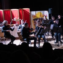 Quand un orchestre symphonique rencontre un ensemble de violoncelles