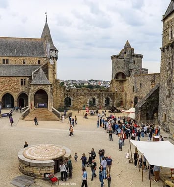 Visite libre de la cour du château