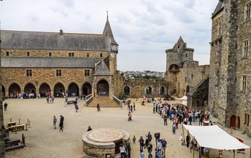 Visite libre de la cour du château