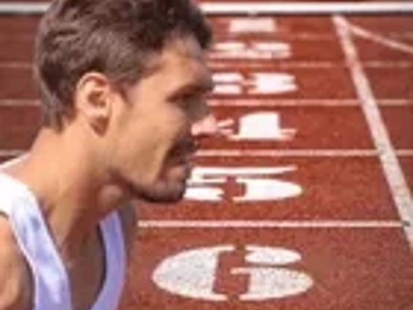 Arc-en-Scène reçoit la Compagnie Quidam qui joue la pièce 5000m en or