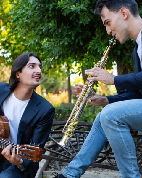 Duo Métis, Au bord de l'eau